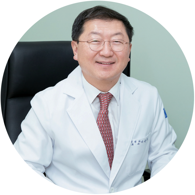 뇌졸중의 사실과 오해에 대해 설명하는 국민건강보험 일산병원 신경과 이준홍 교수