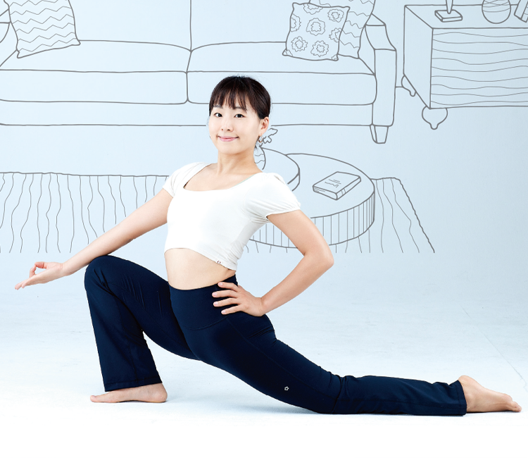 요가강사 안설희의 의자를 활용한 전신 스트레칭 강의 사진